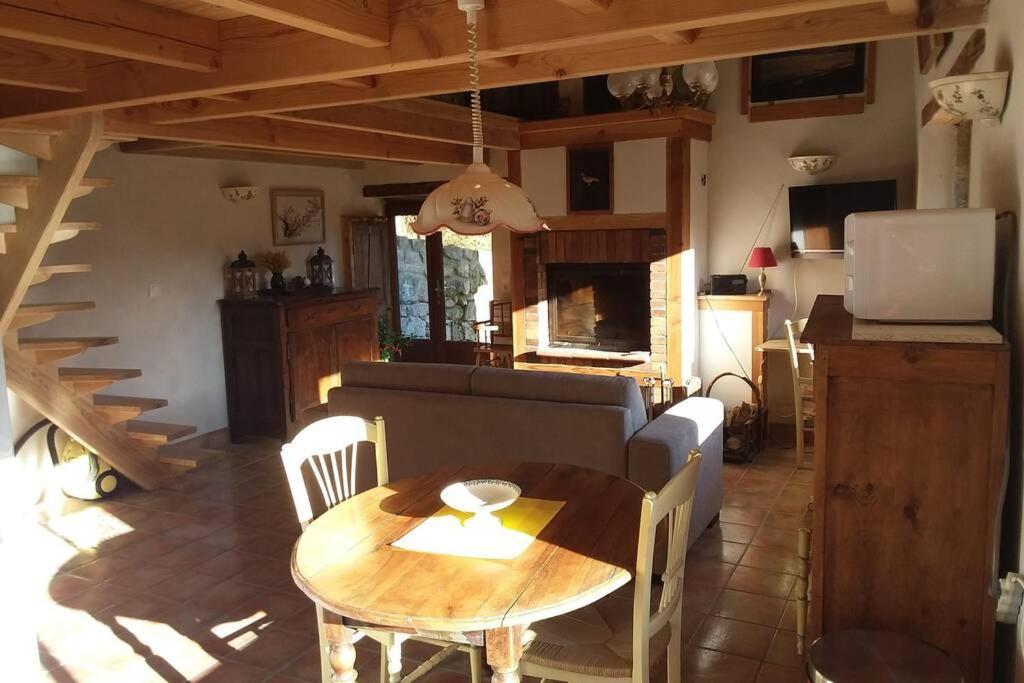 Loft La Rose Desiree Gite 3 Etoiles Chalencon Экстерьер фото